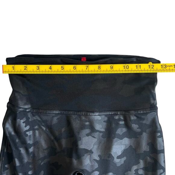 Spanx Women’s Camo Faux Leather Leggings Medium High Rise Shaping Compression - Picture 5 of 7